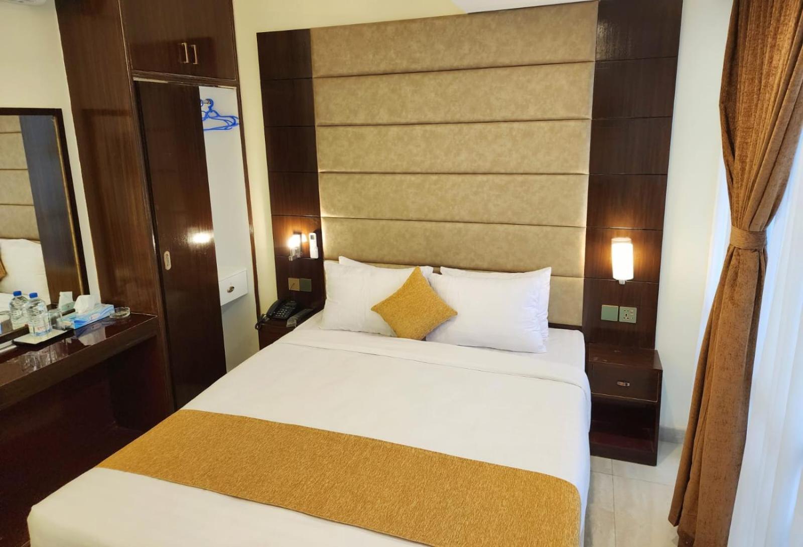White Park Hotel & Suites チッタゴン エクステリア 写真