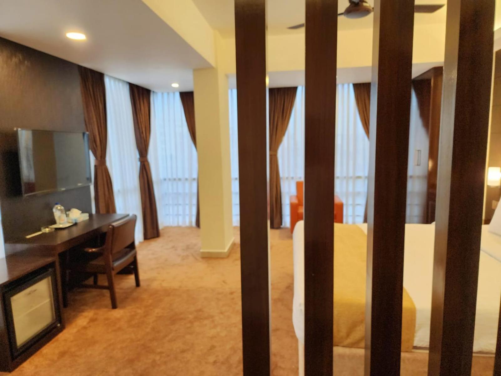 White Park Hotel & Suites チッタゴン エクステリア 写真