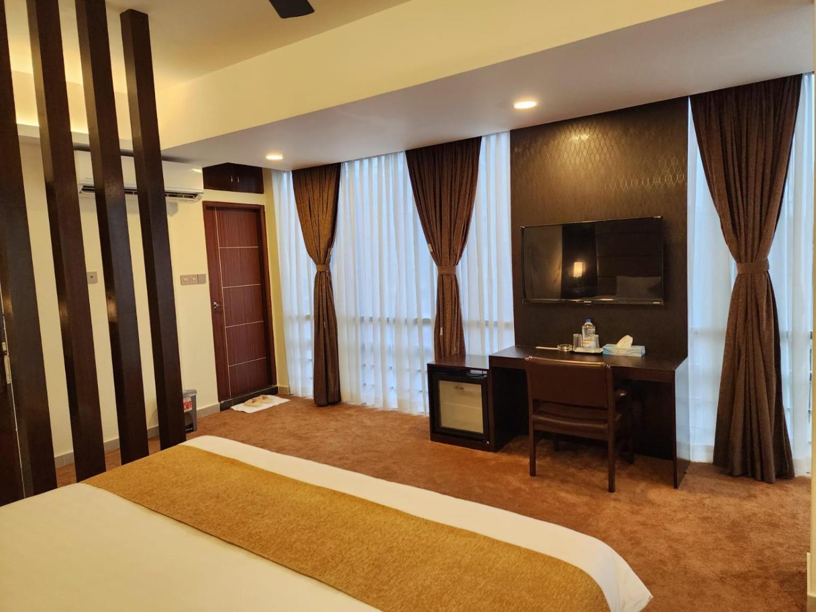 White Park Hotel & Suites チッタゴン エクステリア 写真